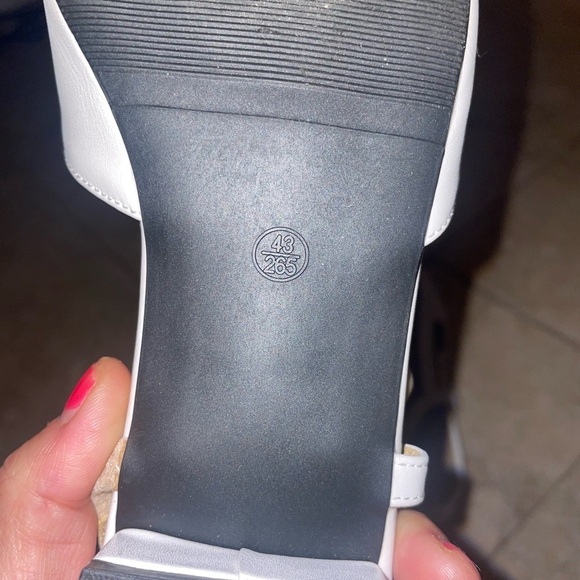 Two Toned Flats Sandals 10.5(43) - Picture 12 of 12